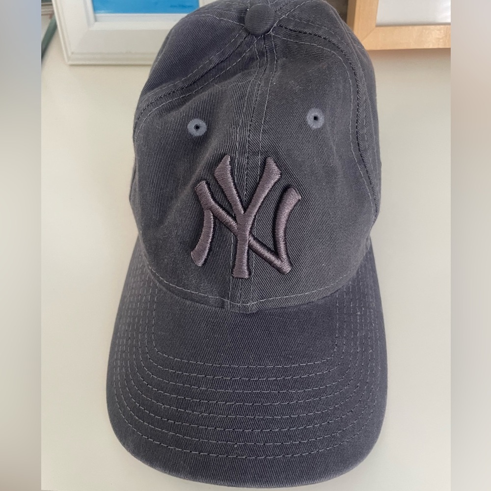 New Era 9TWENTY Women’s Adjustable NY Yankees Baseball Hat